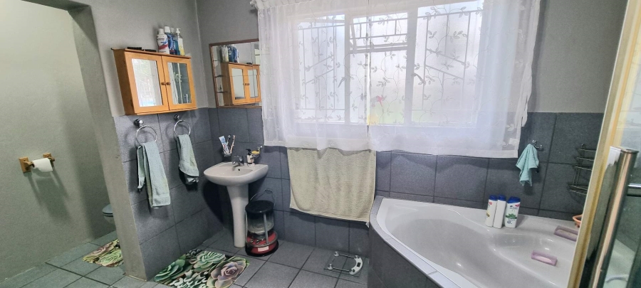 3 Bedroom Property for Sale in Langenhovenpark Free State